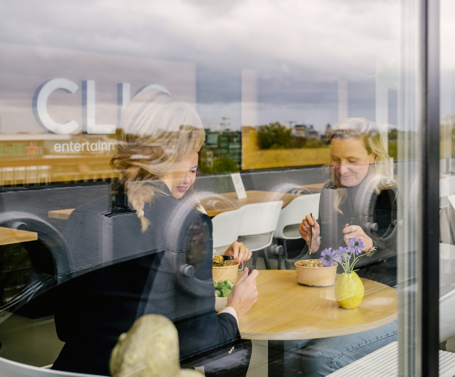 Cliq employees eating lunch together
